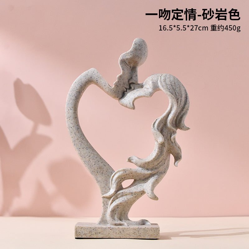 Abstract Kissing Couple Resin Ornament – Modern Minimalist Home & Wedding Decoration