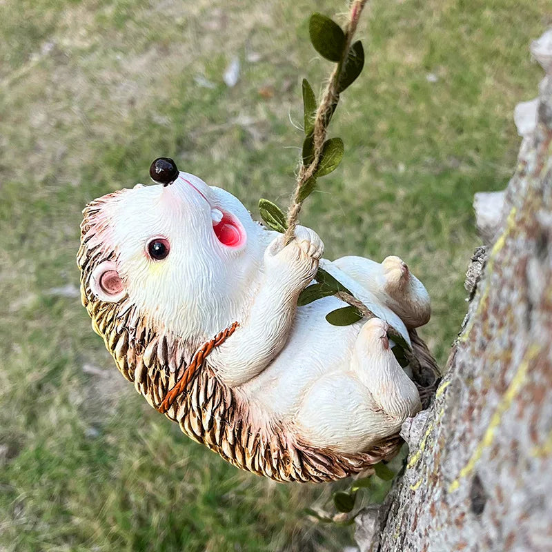 Creative Hedgehog Climbing Vine Resin Pendant – Decorative Wall Ornament for Garden and Courtyard