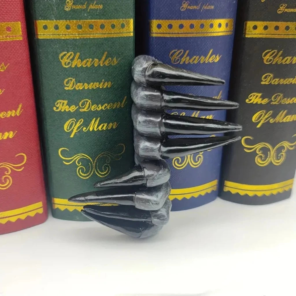 Creative Resin Hand Figurine – Decorative Desktop Bookmark and Bookshelf Ornament